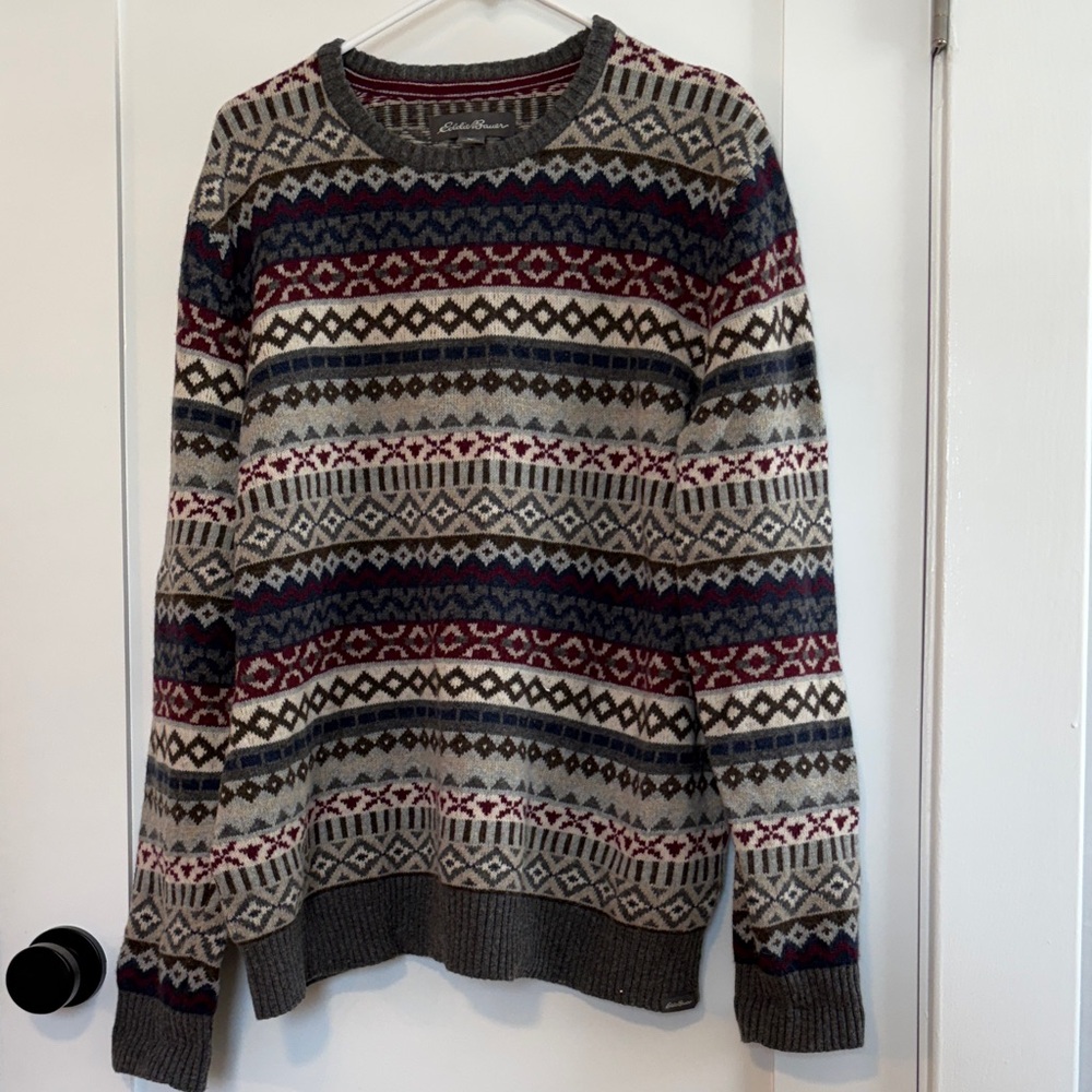 Eddie Bauer Men's Gray and Red Patterned Crewneck Sweater